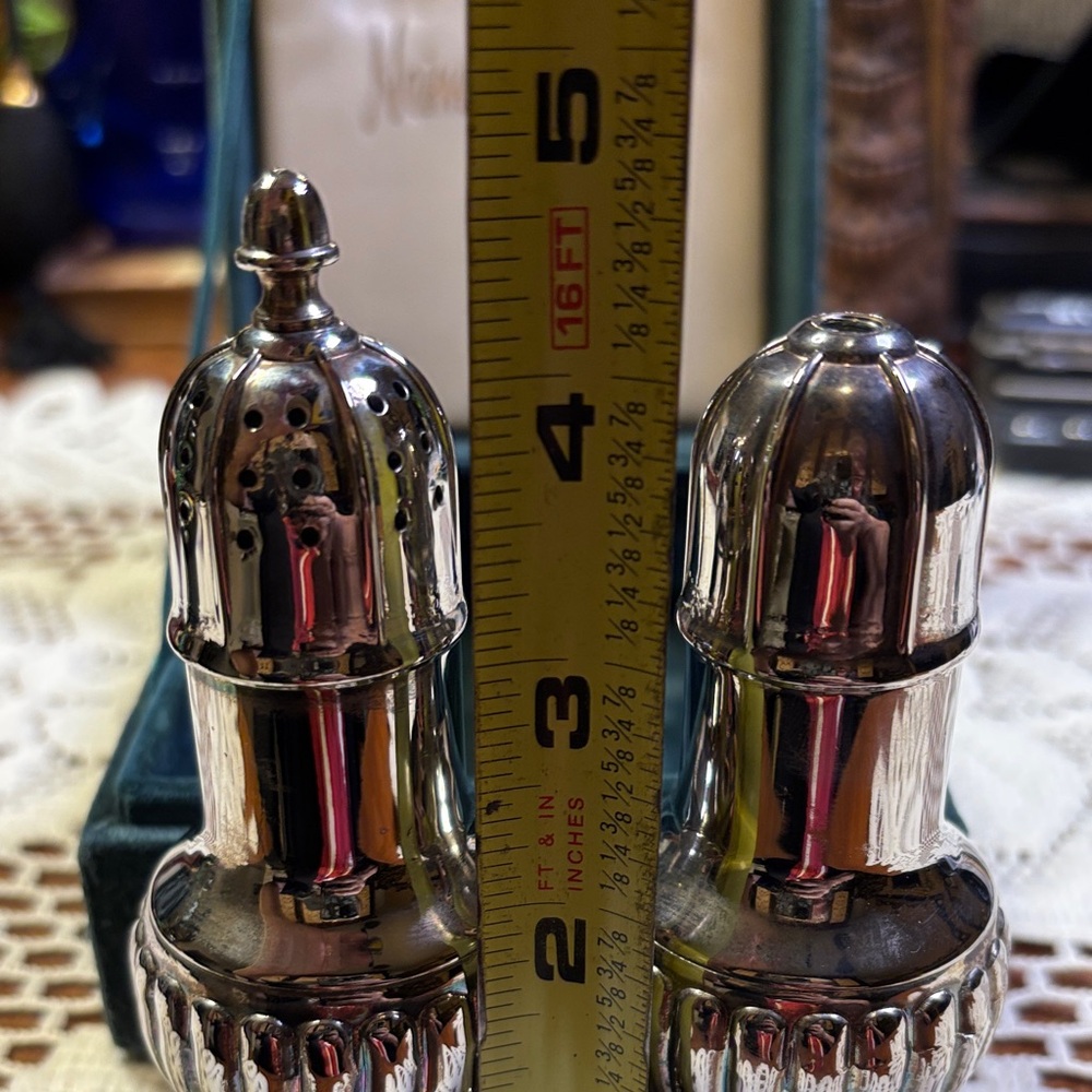Godinger Silver plated Salt and Pepper Shakers - Picture 2 of 11